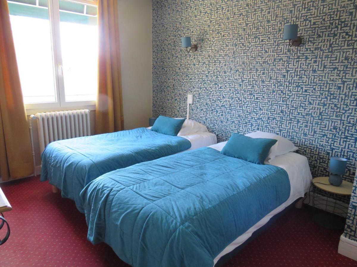 Logis Hotel Saint Cyr La Ferte-Saint-Cyr Exterior photo