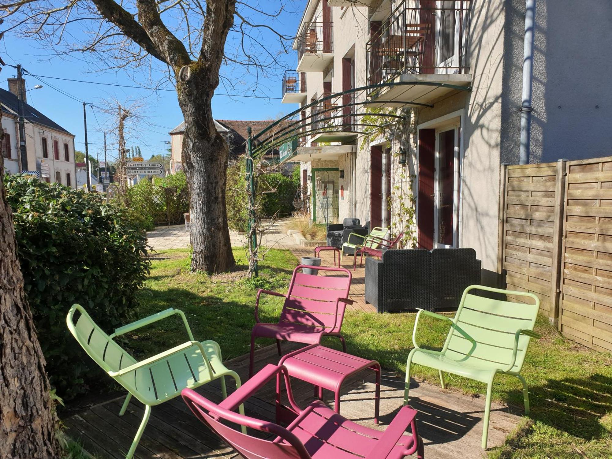 Logis Hotel Saint Cyr La Ferte-Saint-Cyr Exterior photo